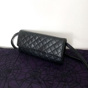 Black clutch